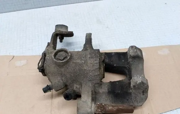 Opel Astra G Rear brake caliper