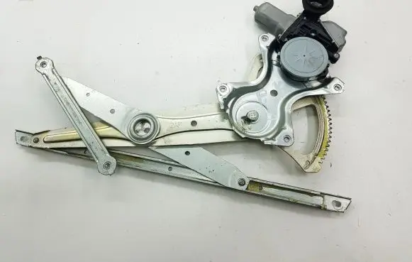 Lexus CT 200H Front door window regulator with motor 8572075060 0620202531