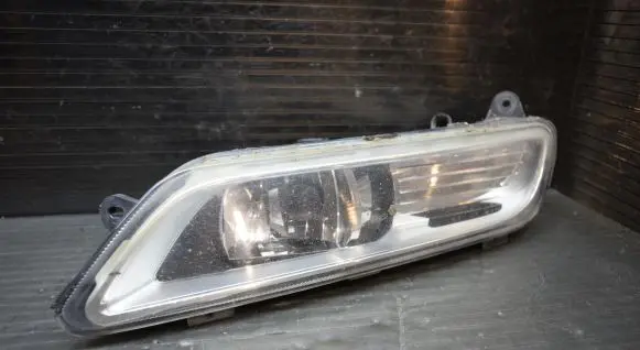 Volkswagen PASSAT B7 Front fog light
