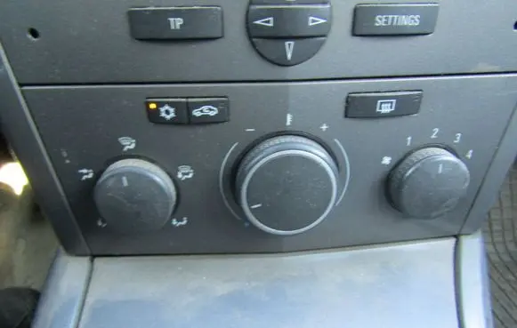 Opel Astra H Air conditioning/heating control unit 