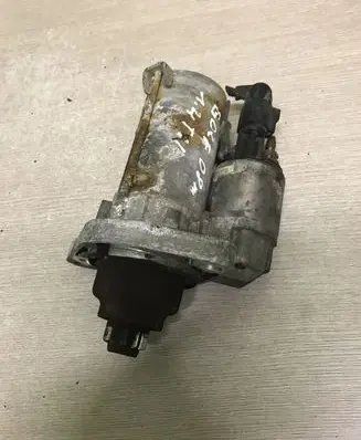 Volkswagen Golf V Starter motor 02Z911023G