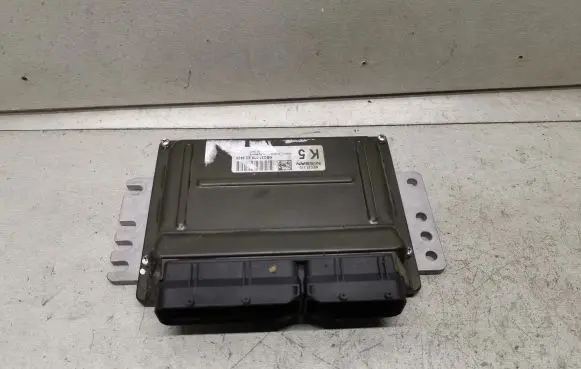 Nissan Primera Engine control unit/module MEC37110 MEC37110E25620