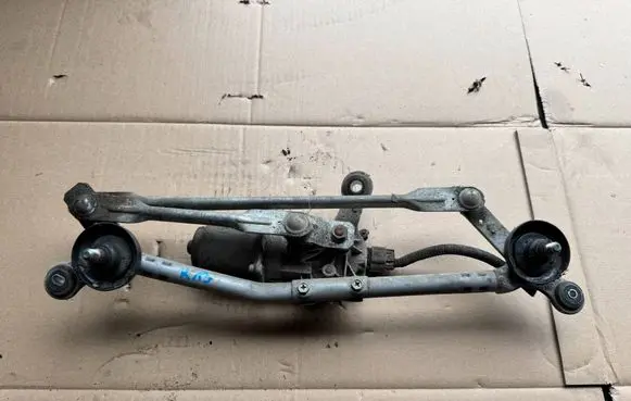 Nissan Micra Front wiper linkage