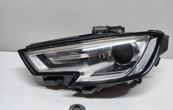 Audi A3 S3 8V Headlight/headlamp 8V0941005E