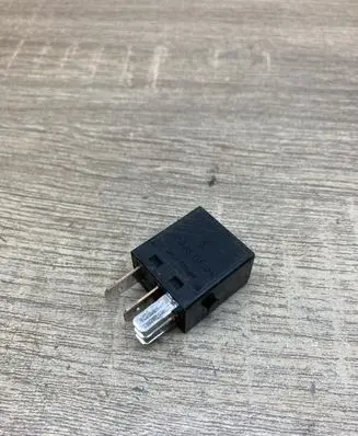 Volkswagen PASSAT B7 Other relay 4H0951253C