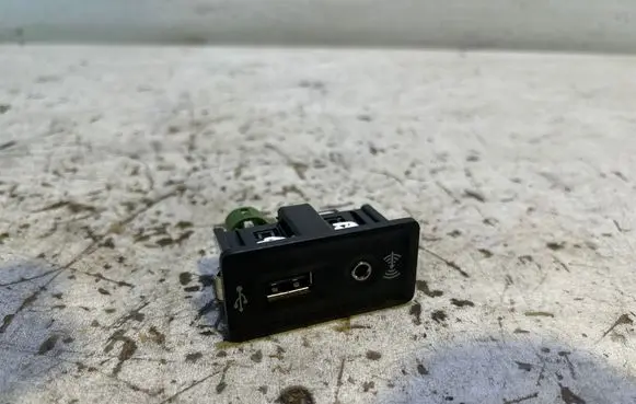 Volkswagen PASSAT B8 USB socket connector 5G0035222 416020169815 09941001619