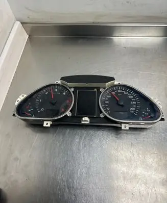 Audi A6 S6 C6 4F Speedometer (instrument cluster) 5550007301