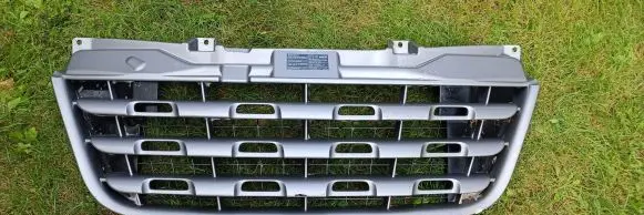 Renault Master III Front bumper upper radiator grill 623100256R 623105689R
