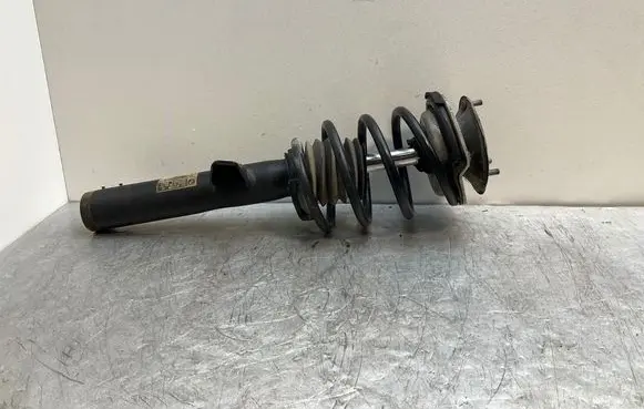 BMW 5 E60 E61 Front shock absorber with coil spring 6772220 E60V009BX