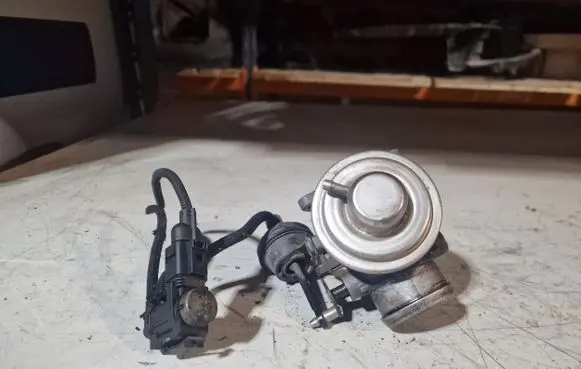 Volkswagen Golf IV EGR valve 038131501E