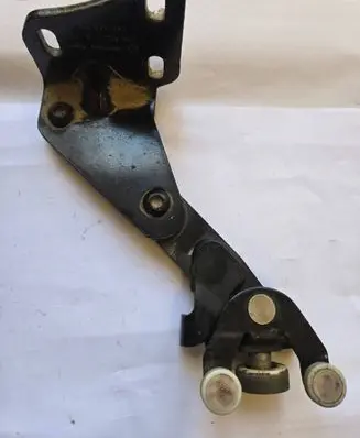 Volkswagen Caddy Sliding door lower roller guide/hinge 2K0843397A