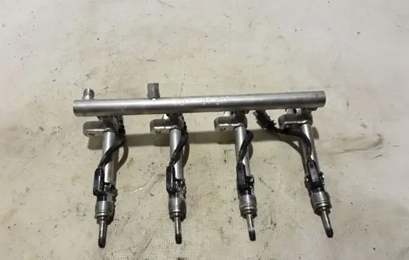 Volvo V60 Fuel main line pipe 31410835