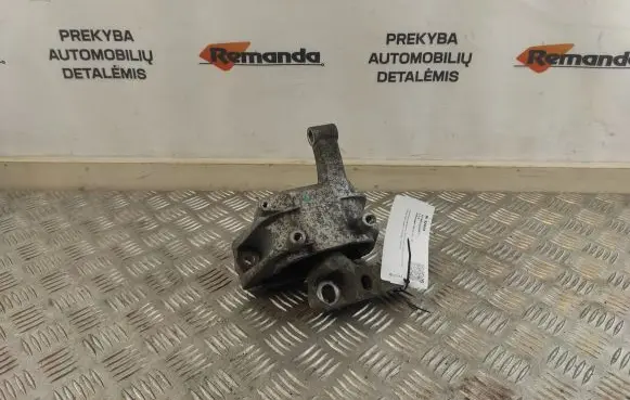 Volkswagen Tiguan Engine mount bracket 5N0199262