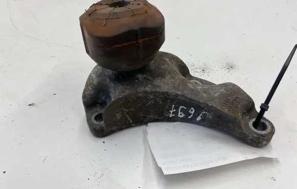 Audi A6 S6 C6 4F Engine mounting bracket 4F0199343M