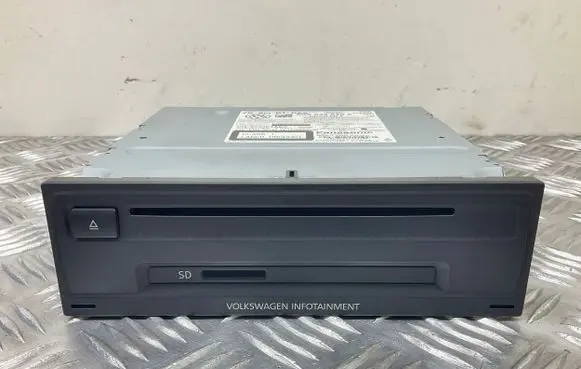 Volkswagen Golf VII Radio/CD/DVD/GPS head unit 5G0035820A