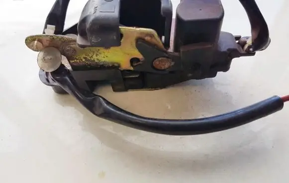 Mazda 626 Rear door lock