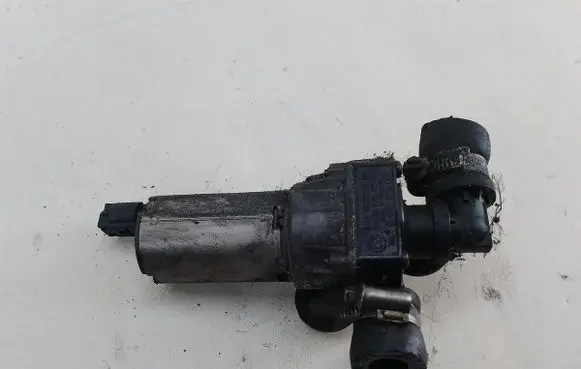 BMW 3 E90 E91 Valve 64116928246-02
