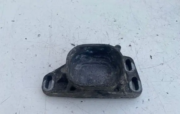 Audi A4 S4 B6 8E 8H Engine mounting bracket 8D0199335Q