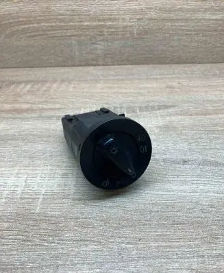 Volkswagen Golf IV Light switch 1C0941531A