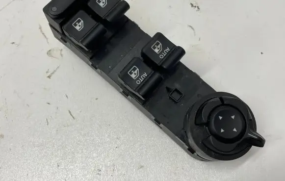 Jeep Renegade Electric window control switch 30170838