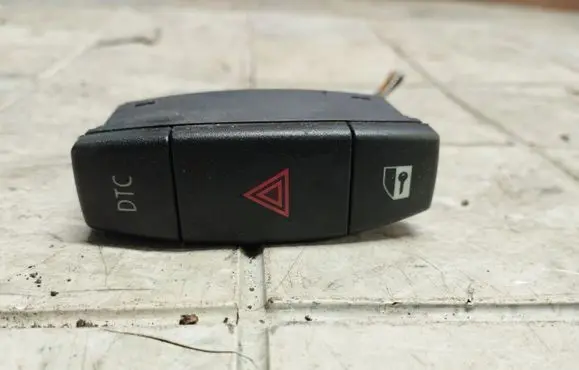 BMW 1 E81 E87 Hazard light switch 694560303