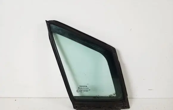 Toyota Avensis T270 Front door vent window glass four-door 68125-05010