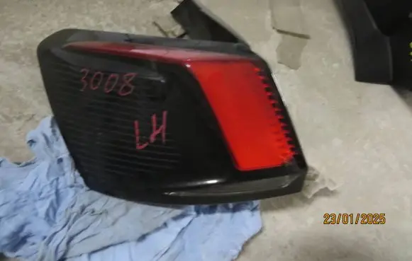 Peugeot 3008 II Rear/tail lights 9810477180 81550101 00610393