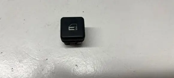 BMW 5 E39 Central locking switch button 8360828