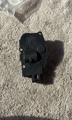 Audi Q5 SQ5 8R Air flap motor/actuator 8K0820511C