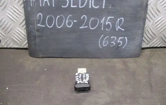Suzuki SX4 Tailgate/trunk/boot open switch 