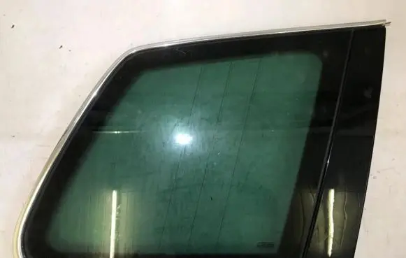 Volkswagen Touareg I Rear side window 7l6853996
