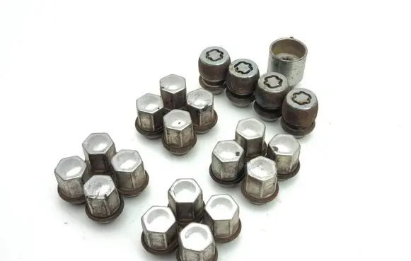 Land Rover Discovery Sport Nuts/bolts 