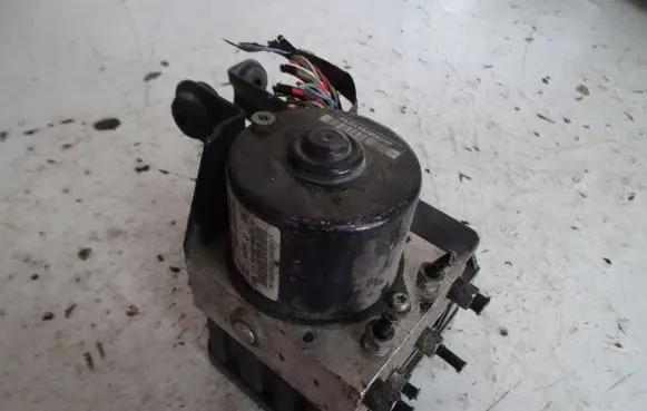 Volvo C30 ABS Pump 30742654