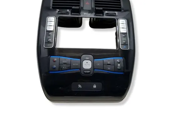 Nissan Leaf I (ZE0) Radio/GPS head unit trim 682603NL0A