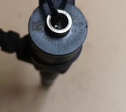 Opel Insignia A Fuel injector 0445110327