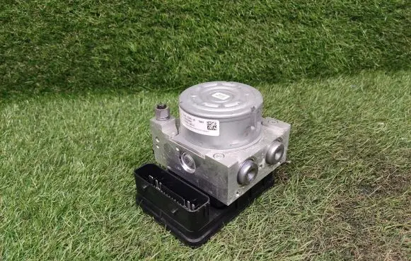 Ford Fusion II ABS Pump EG9C2C405DF