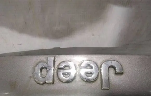 Jeep Grand Cherokee (WK) Manufacturer badge logo/emblem 
