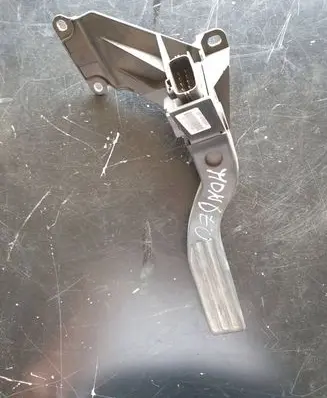 Ford Mondeo Mk III Accelerator throttle pedal 2S719F836DA 210000000168