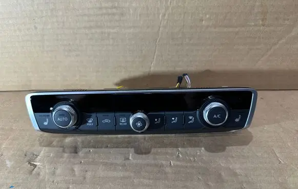 Audi Q3 F3 Climate control unit 83A820043J
