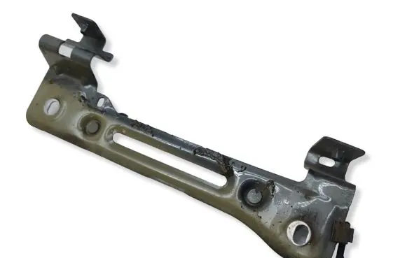 Audi Q7 4M Fender mounting bracket 4M0821431