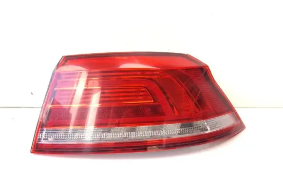 Volkswagen PASSAT B8 Rear/tail lights 195262R 195262