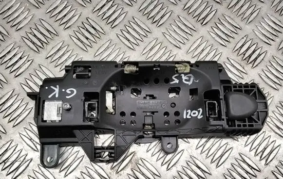 Rear door exterior handle/bracket