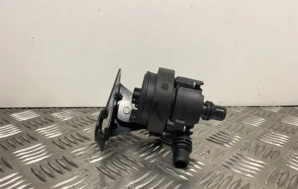 BMW X5 F15 Electric auxiliary coolant/water pump 7643949
