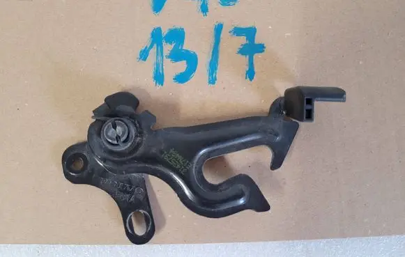 Volvo V40 Engine bonnet/hood lock/latch loop/hook 31425791