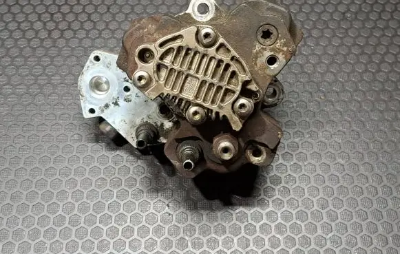 Renault Scenic II - Grand scenic II Fuel injection high pressure pump 8200108225 0445010075