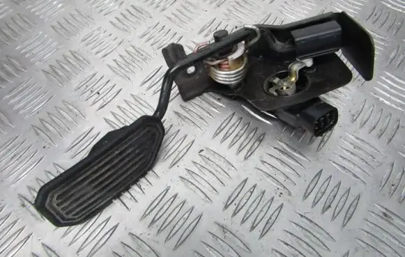 Toyota Avensis T250 Accelerator throttle pedal