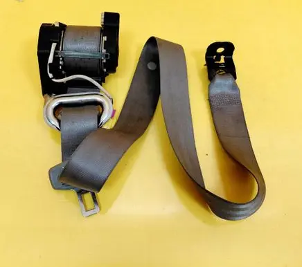 Volkswagen Golf IV Front seatbelt 1J4857706