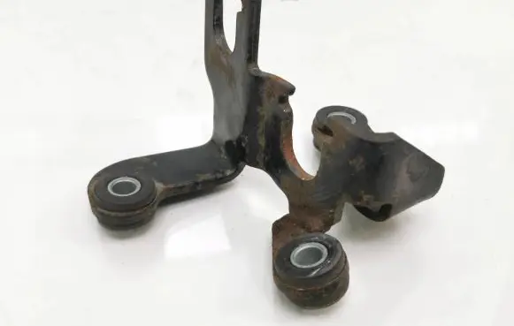 KIA Rio Gear shift cable bracket 