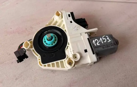 Skoda Yeti (5L) Rear door window regulator motor 5L0959811