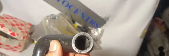 Mercedes-Benz E W124 Breather/breather pipe/hose A1020943082